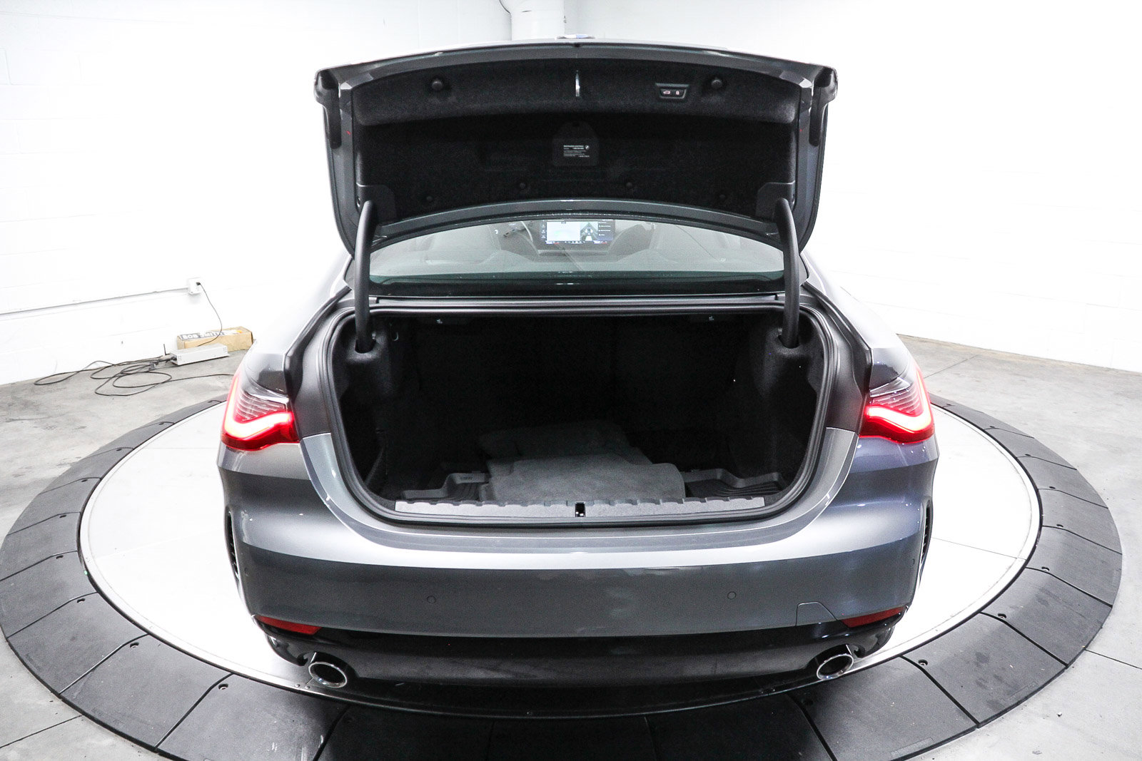 Used 2025 BMW 430i Coupe w/ Convenience Package image 26