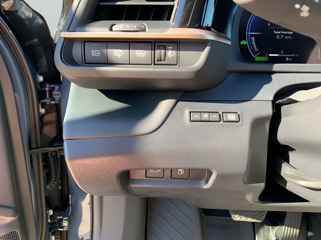 New 2025 Toyota Crown Signia image 28