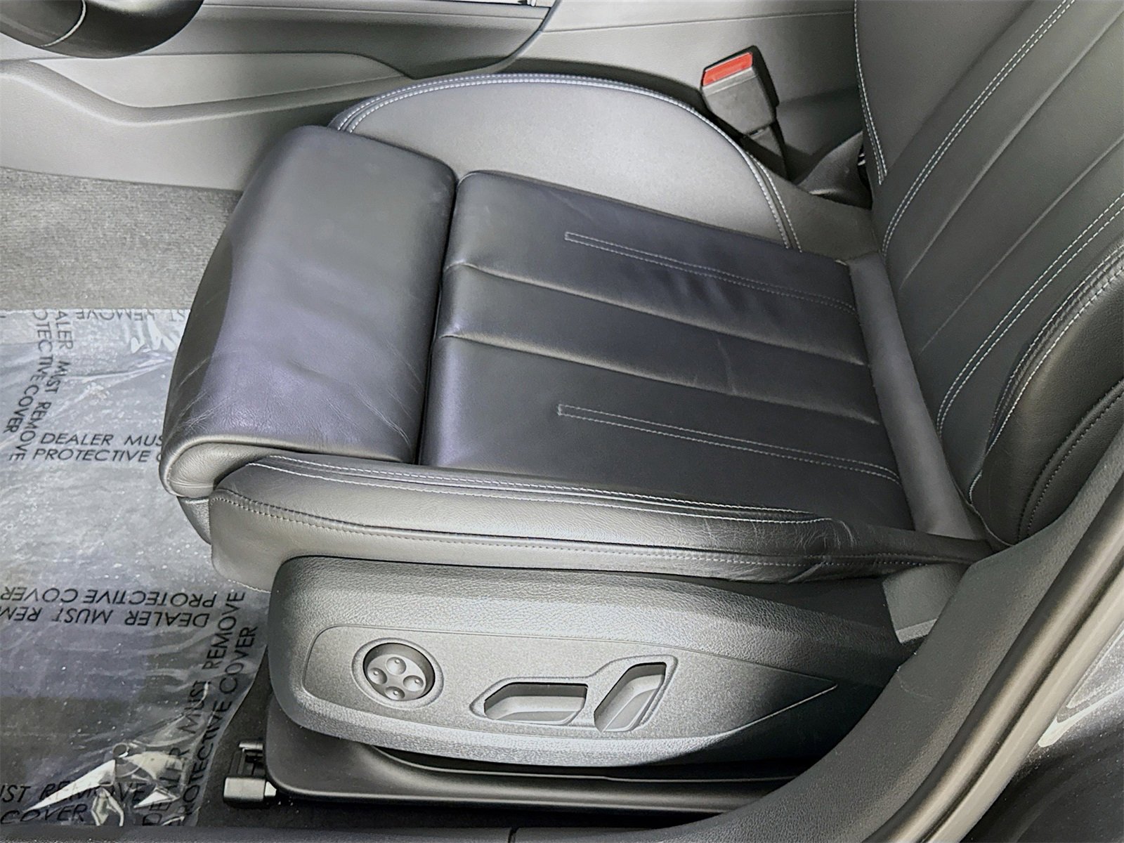 Used 2024 Audi A4 2.0T Premium w/ Convenience Package image 18