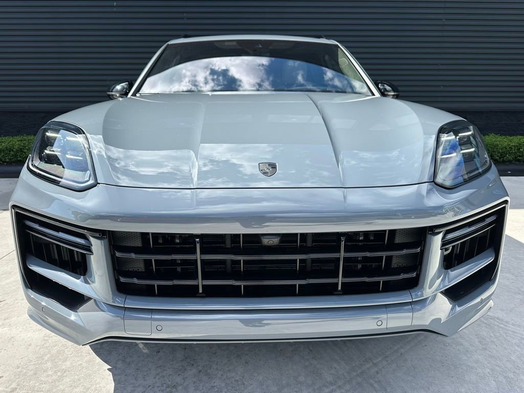 Certified 2025 Porsche Cayenne Turbo AWD/4WD image 7