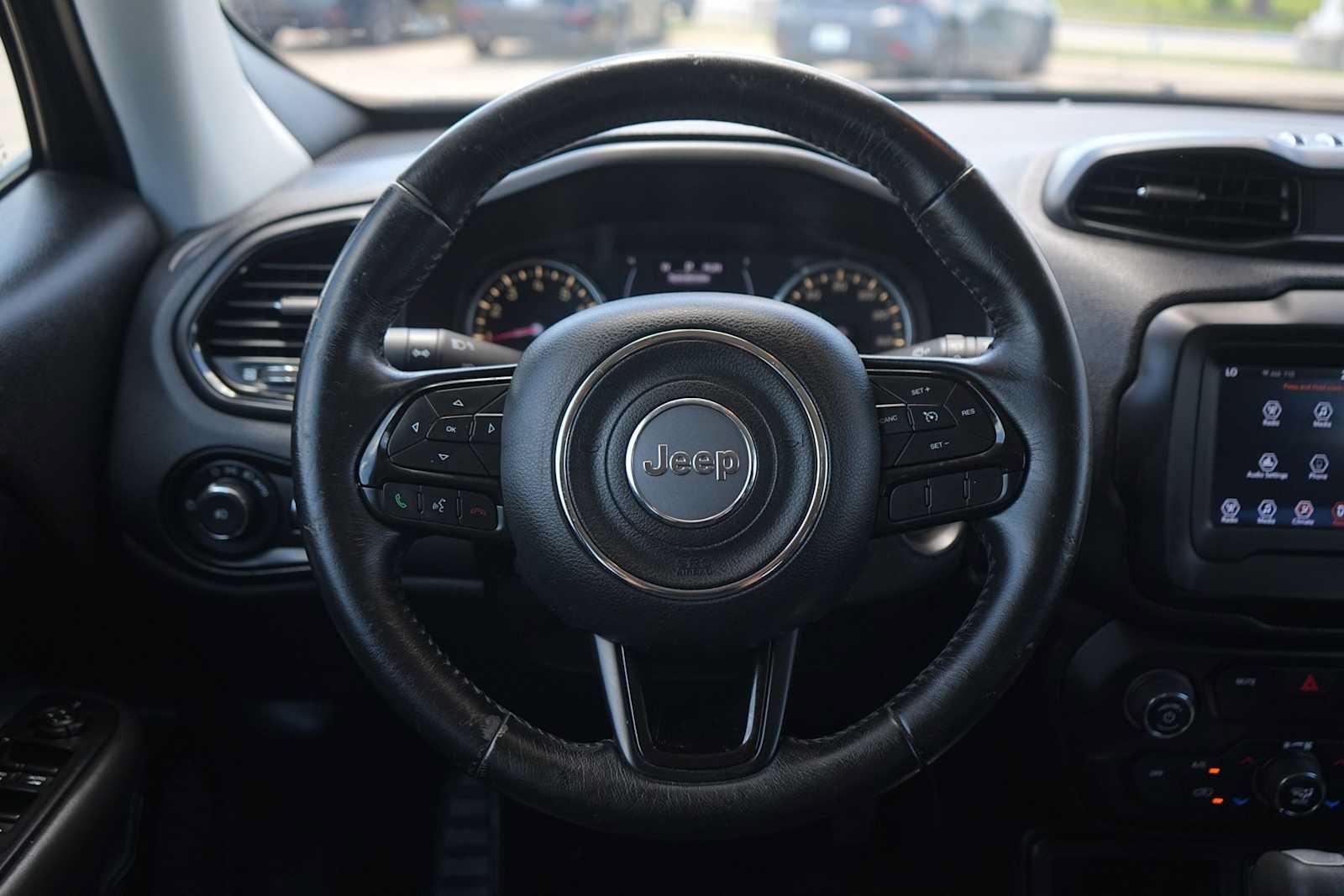 Used 2018 Jeep Renegade Altitude FWD image 16