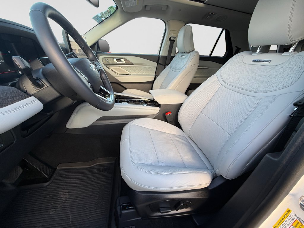 Used 2026 Ford Explorer Platinum w/ LUX Leather Package AWD/4WD image 12