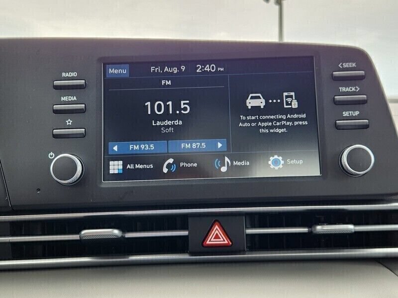 Used 2026 Hyundai Elantra SE w/ Cargo Package FWD image 9