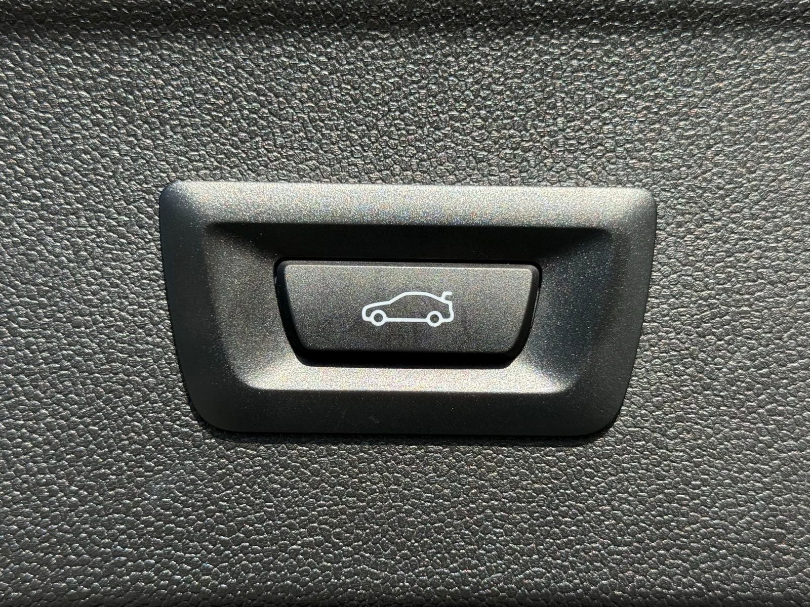 Used 2025 BMW iX M60 image 18