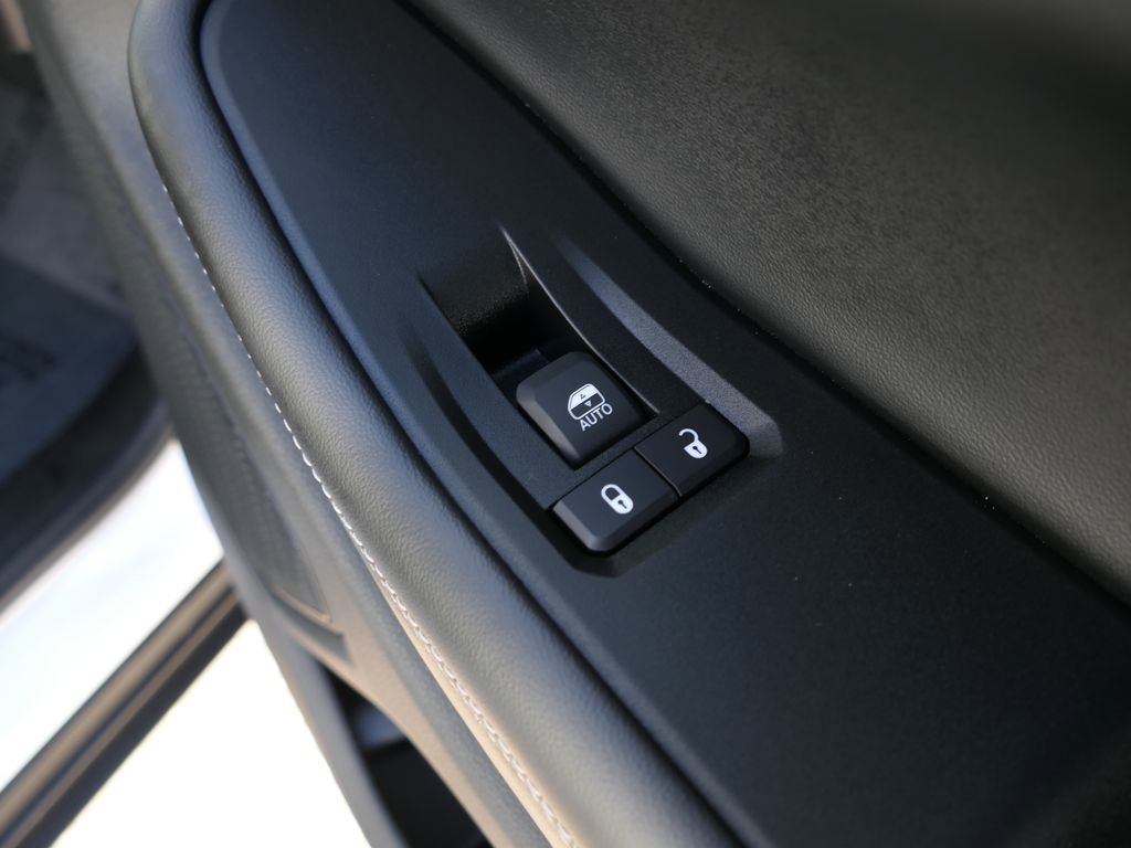 Used 2024 Jeep Grand Cherokee Laredo X image 23