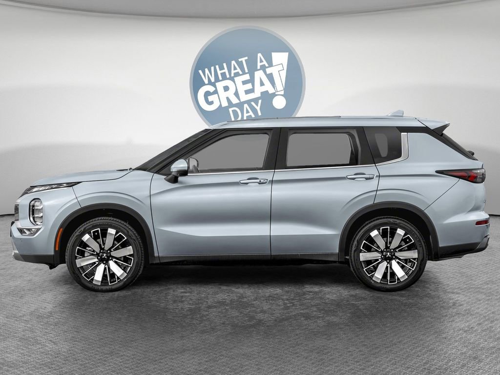 Used 2026 Mitsubishi Outlander AWD image 3
