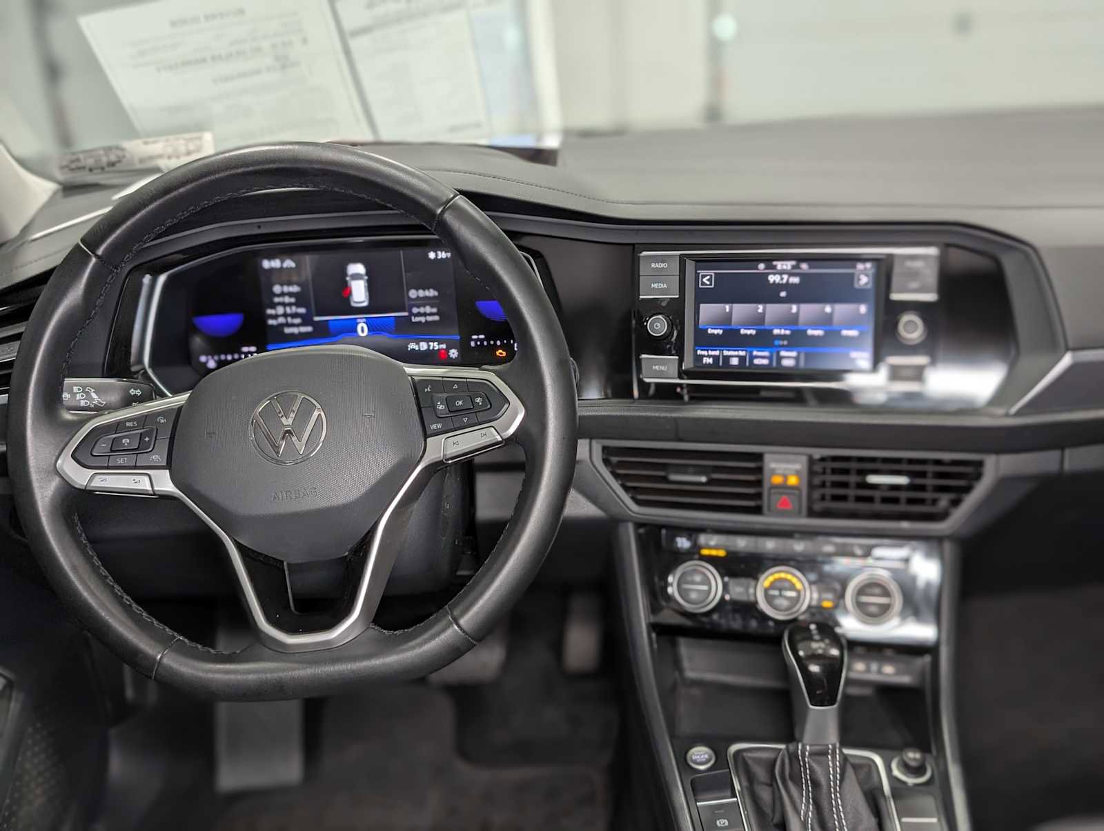 Used 2024 Volkswagen Jetta SE image 5