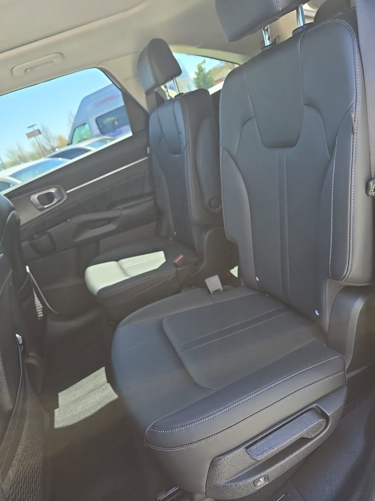 Used 2025 Kia Sorento SX AWD/4WD image 14
