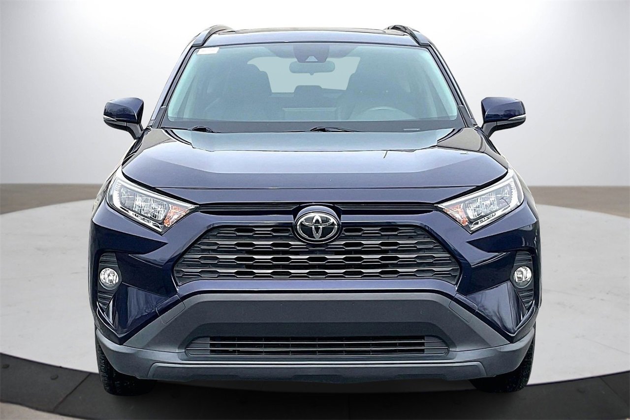 Used 2020 Toyota RAV4 XLE Premium image 3