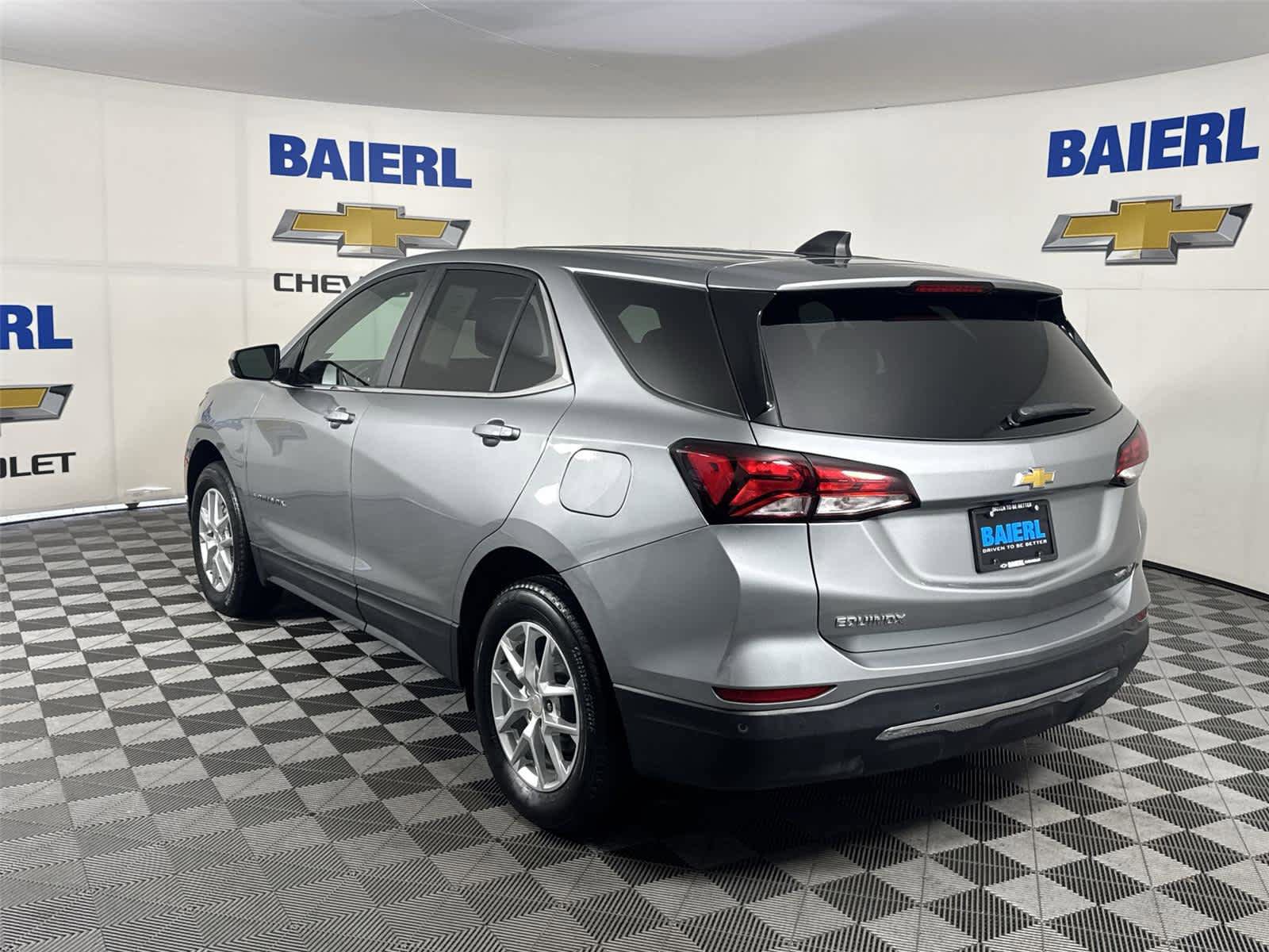 Used 2023 Chevrolet Equinox LT image 3