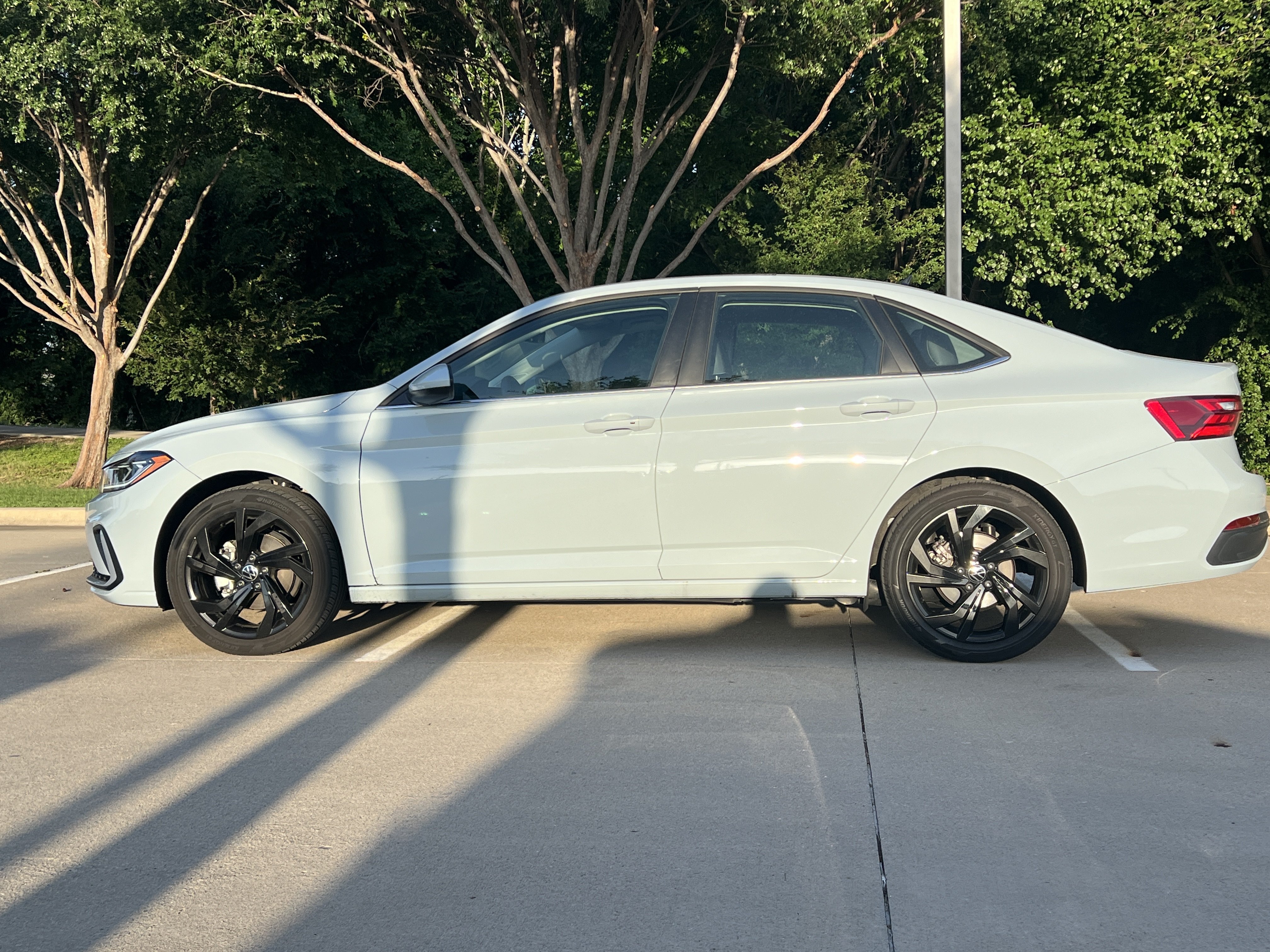 Used 2026 Volkswagen Jetta SE w/ Black Wheel Package FWD image 7