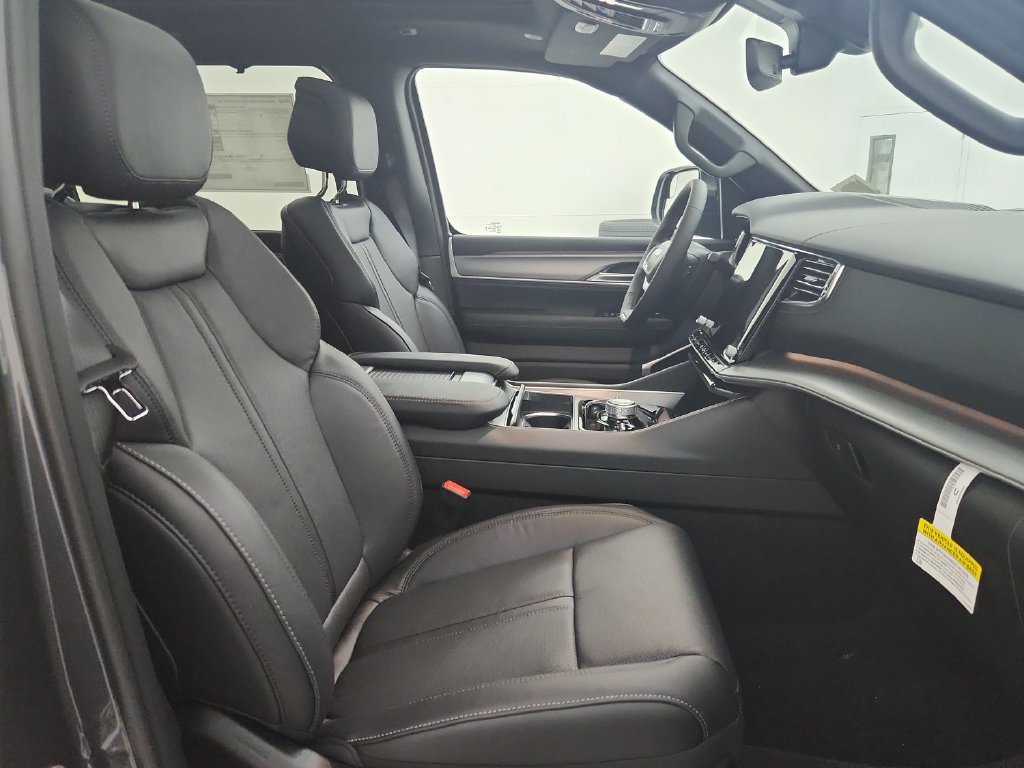 New 2026 Jeep Grand Wagoneer Limited AWD/4WD image 33
