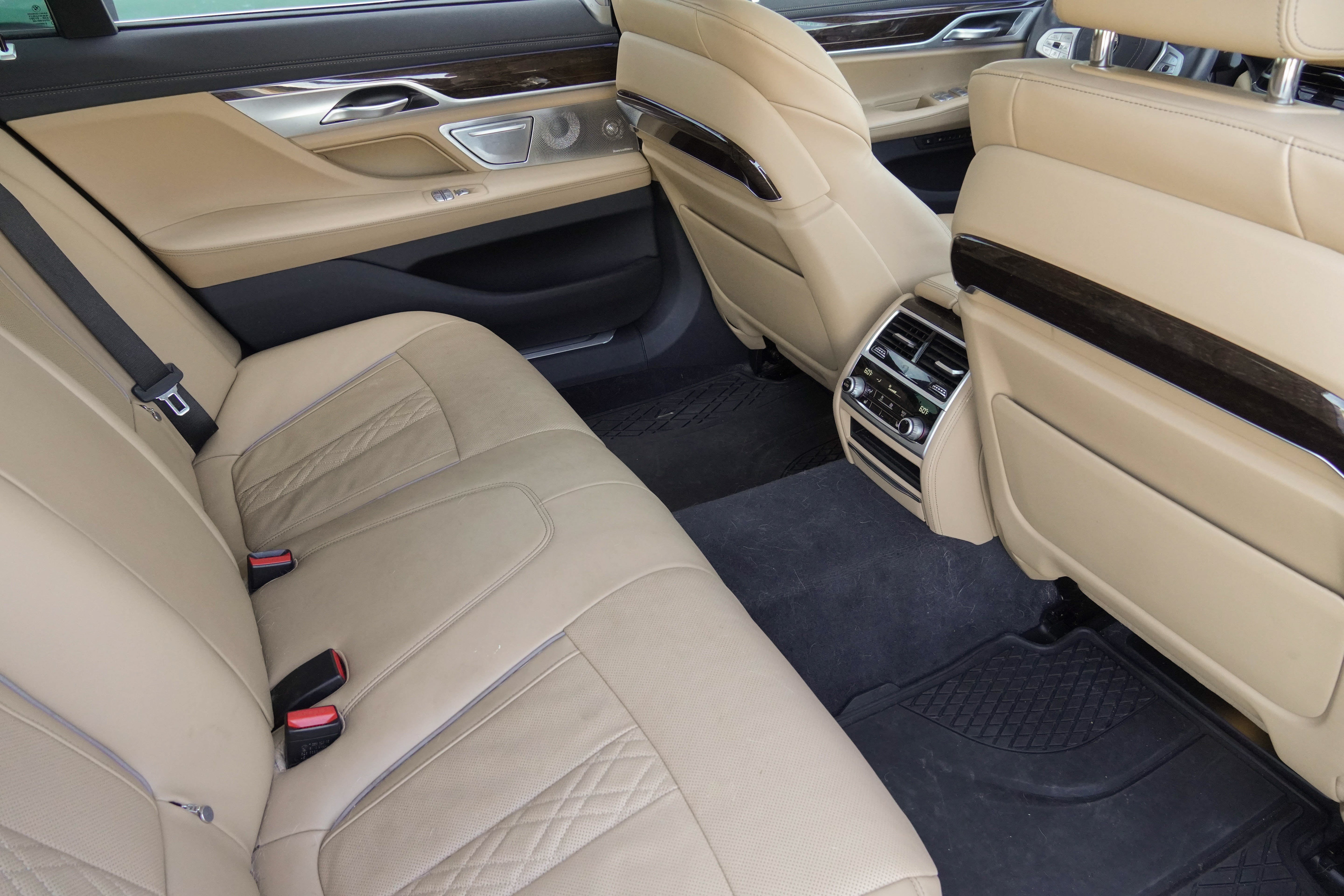 Used 2021 BMW 740i w/ Premium Package RWD image 32