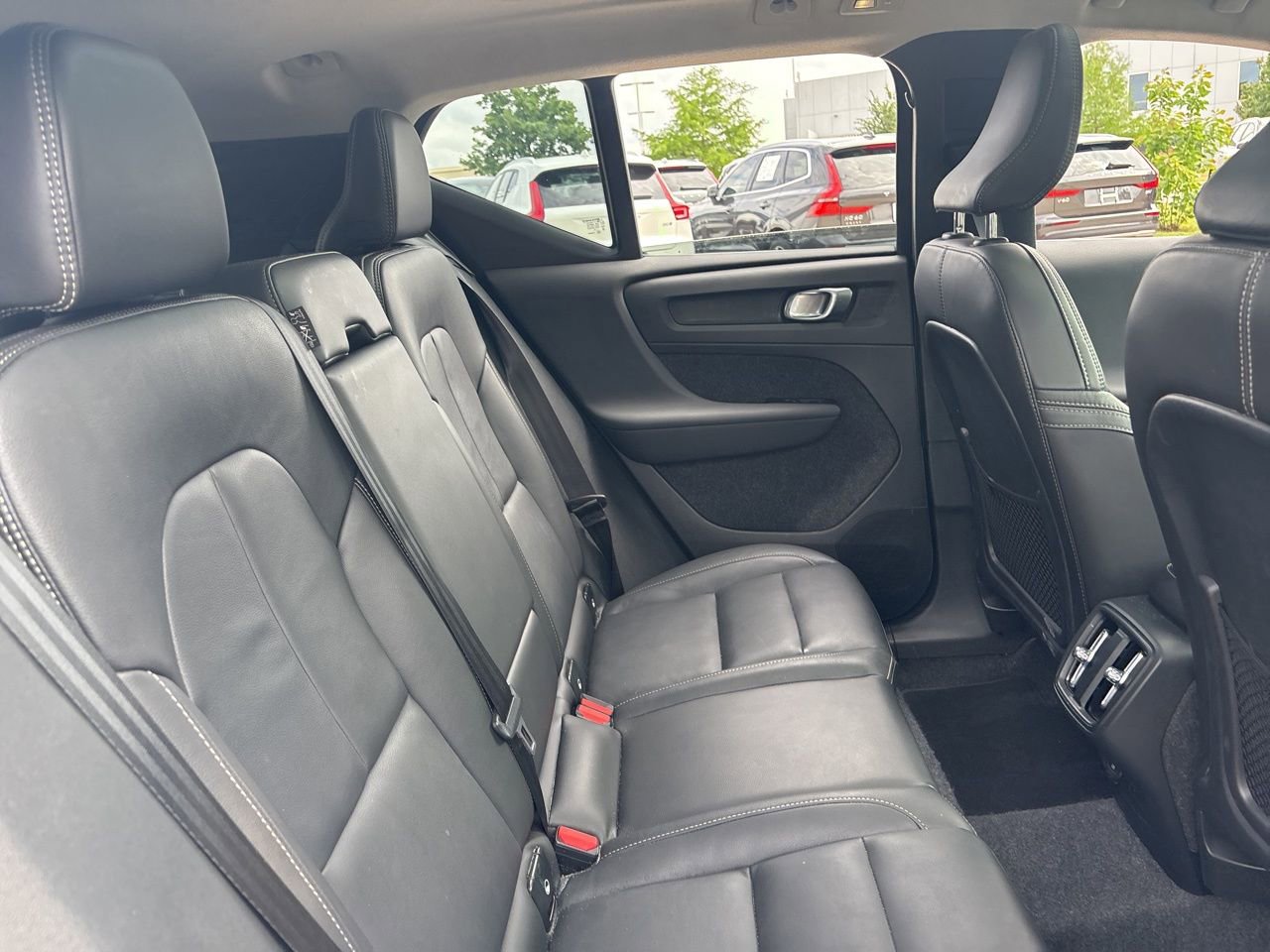 Certified 2025 Volvo XC40 B5 Plus AWD/4WD image 11