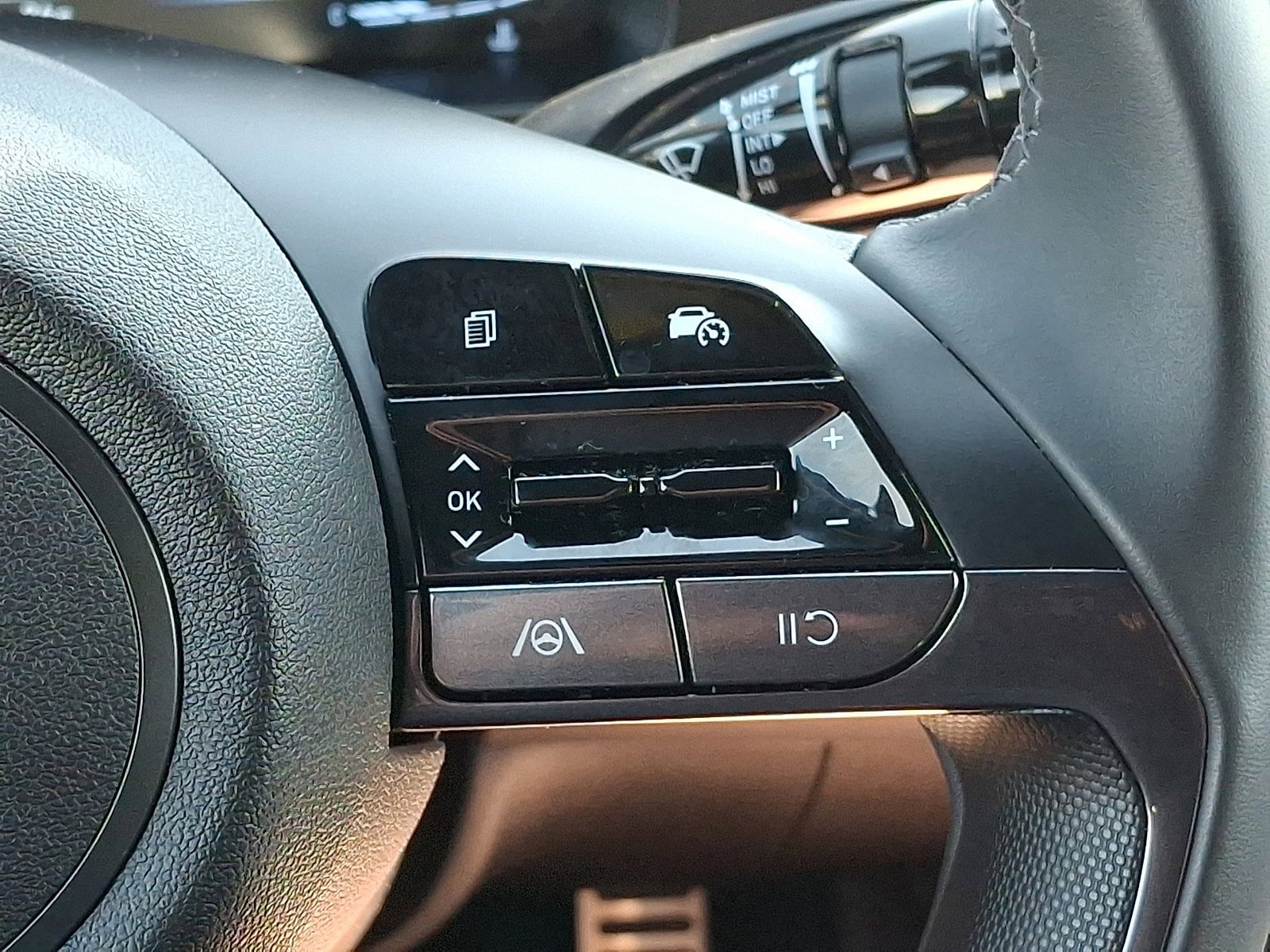Certified 2025 Hyundai Elantra Sport FWD image 21