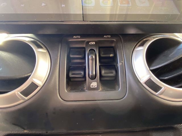 Used 2018 Jeep Wrangler Unlimited Sahara image 21