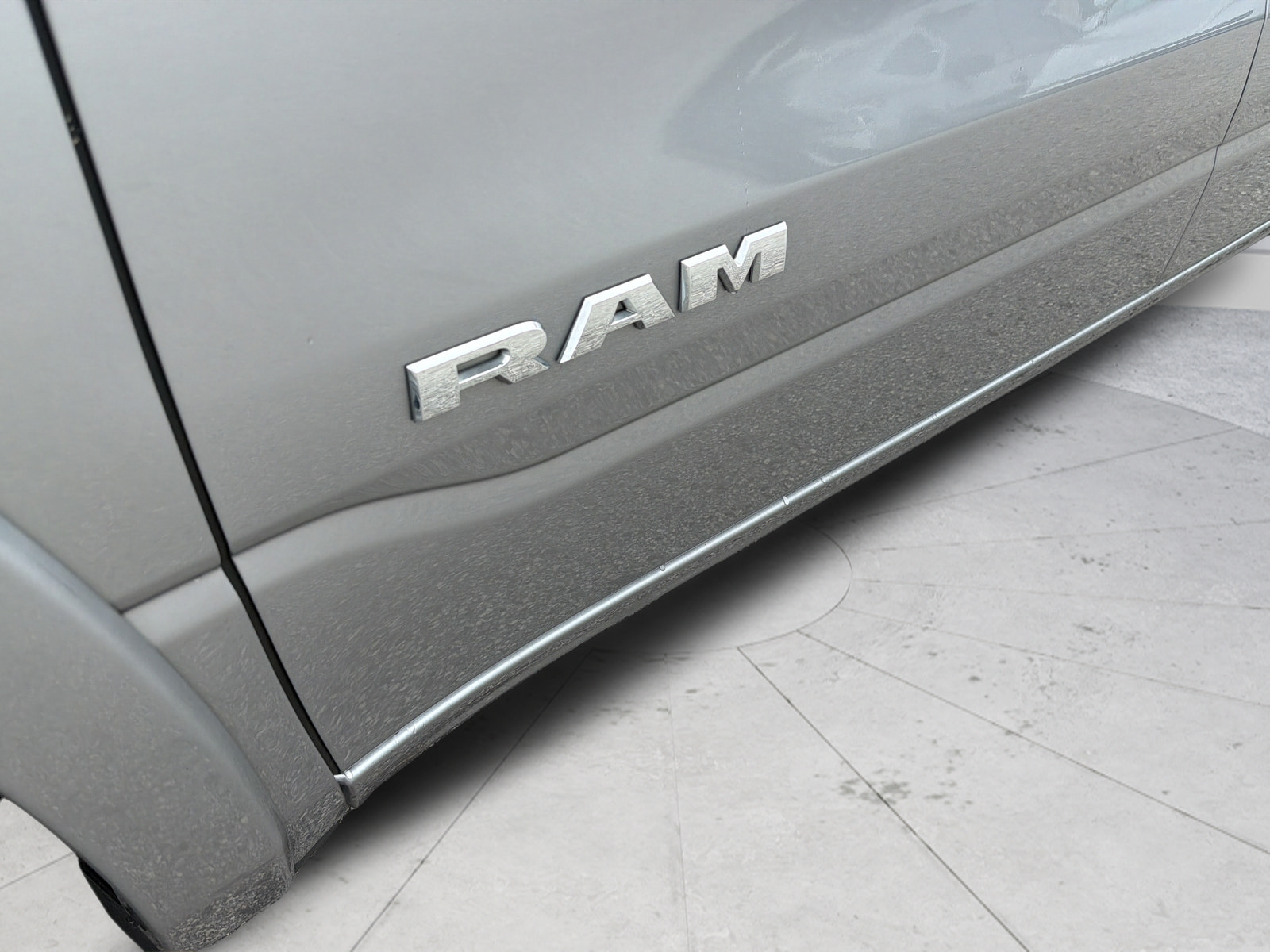 Used 2025 RAM 1500 Laramie AWD/4WD image 37
