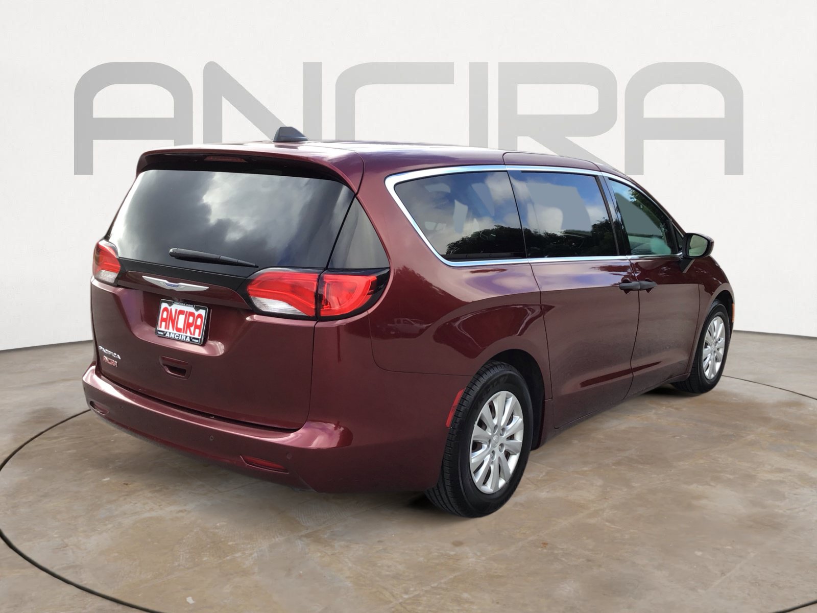 Used 2018 Chrysler Pacifica L FWD image 12