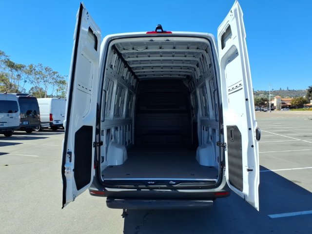New 2025 Mercedes-Benz eSprinter 170 Cargo image 22