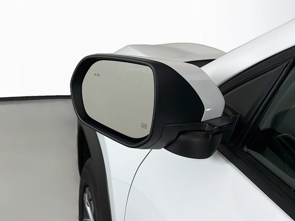 Used 2026 Chevrolet Equinox LT FWD image 29