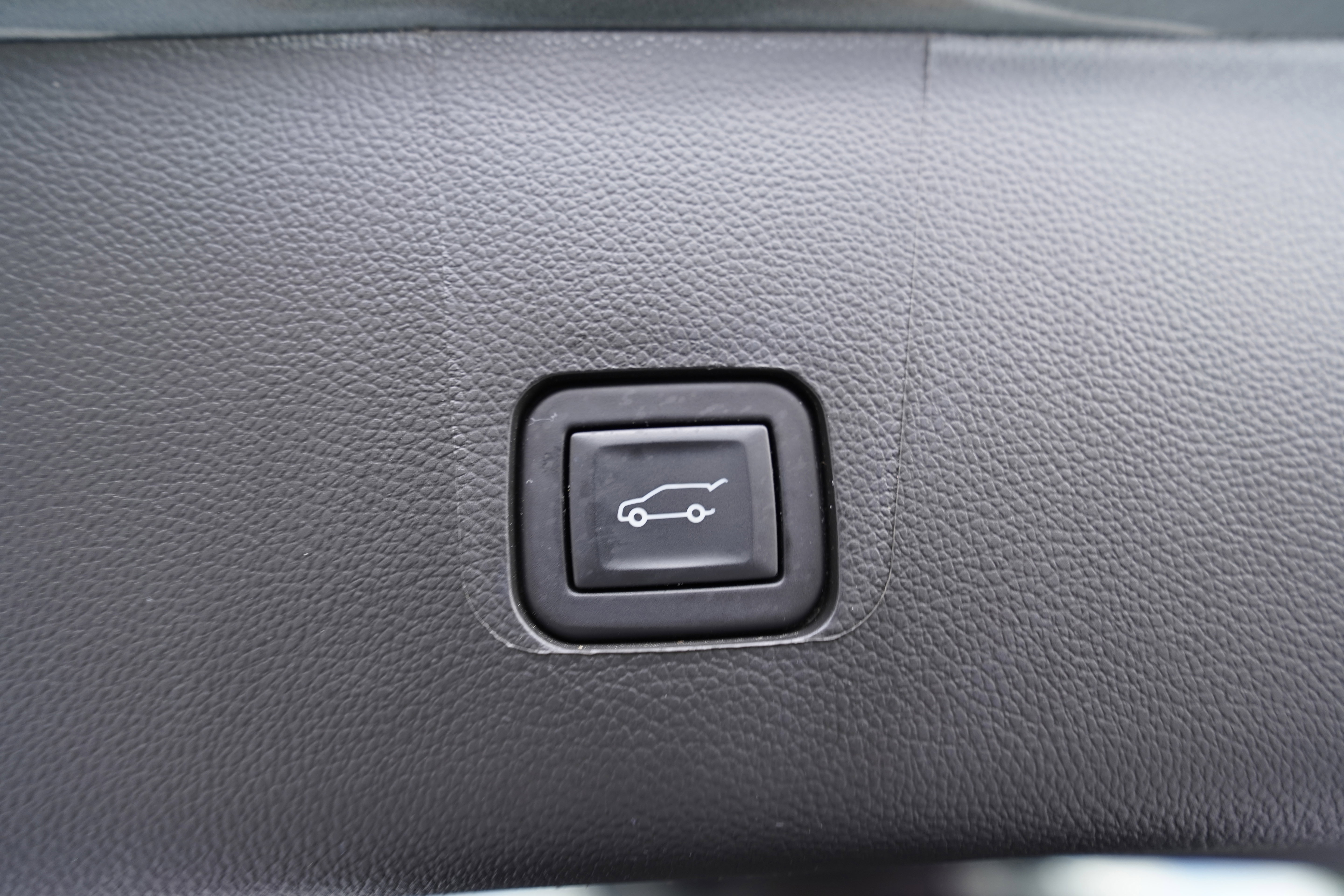 Used 2023 Chevrolet Traverse LT FWD image 44