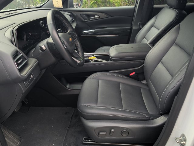 Used 2025 Chevrolet Traverse LT AWD/4WD image 23