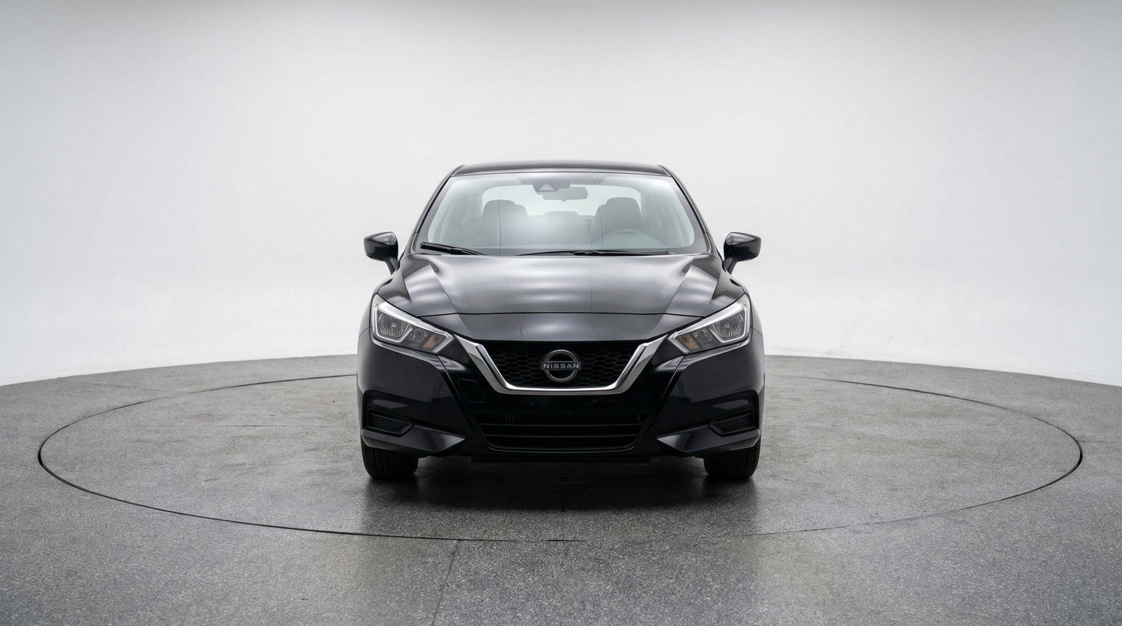 Used 2025 Nissan Versa SV image 2