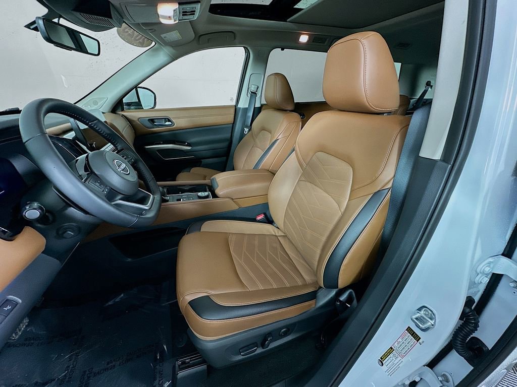 Certified 2025 Nissan Pathfinder Platinum AWD/4WD image 30