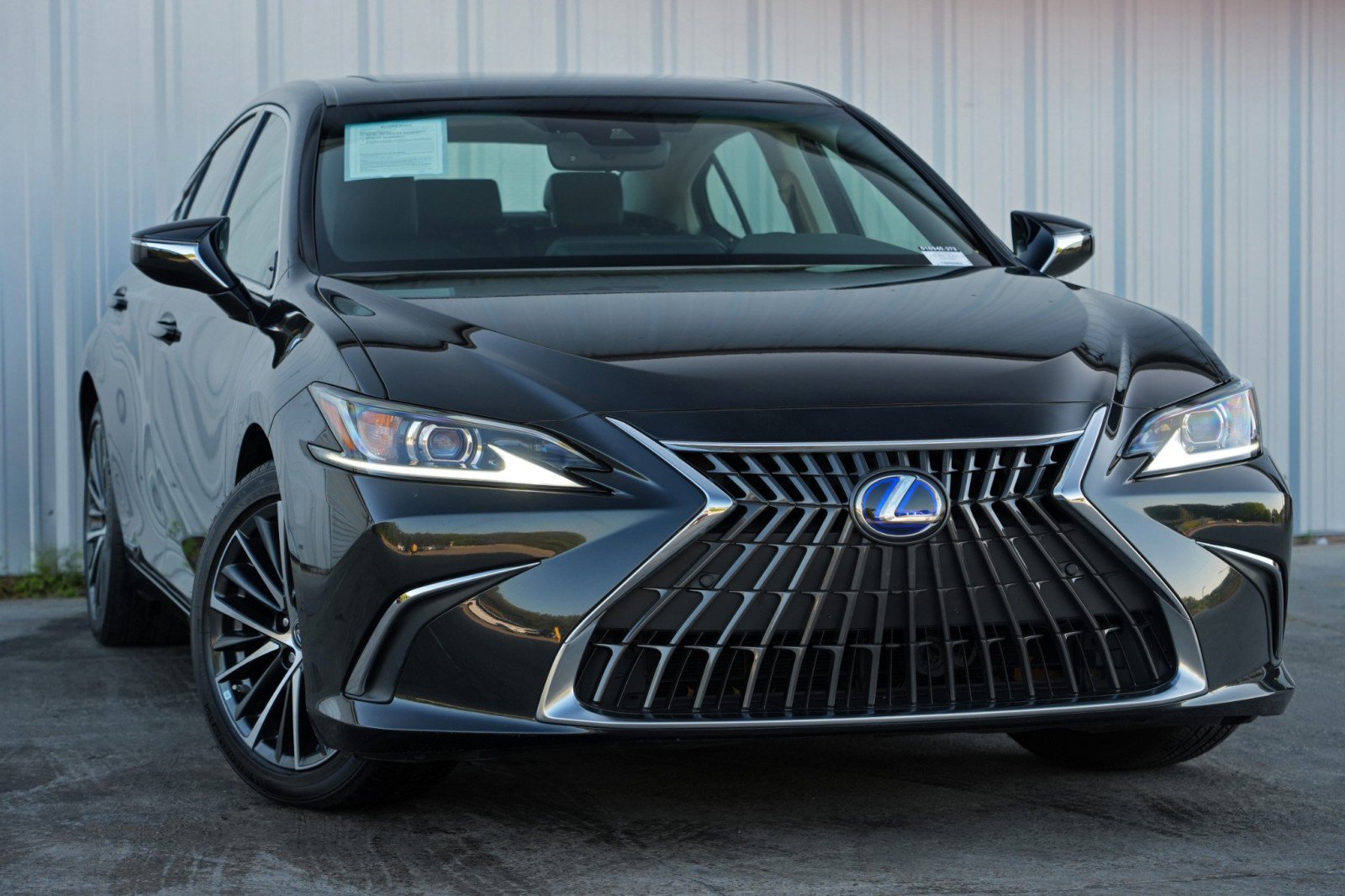 Used 2022 Lexus ES 300h w/ Premium Package FWD image 2
