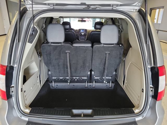 Used 2016 Chrysler Town & Country Touring FWD image 26