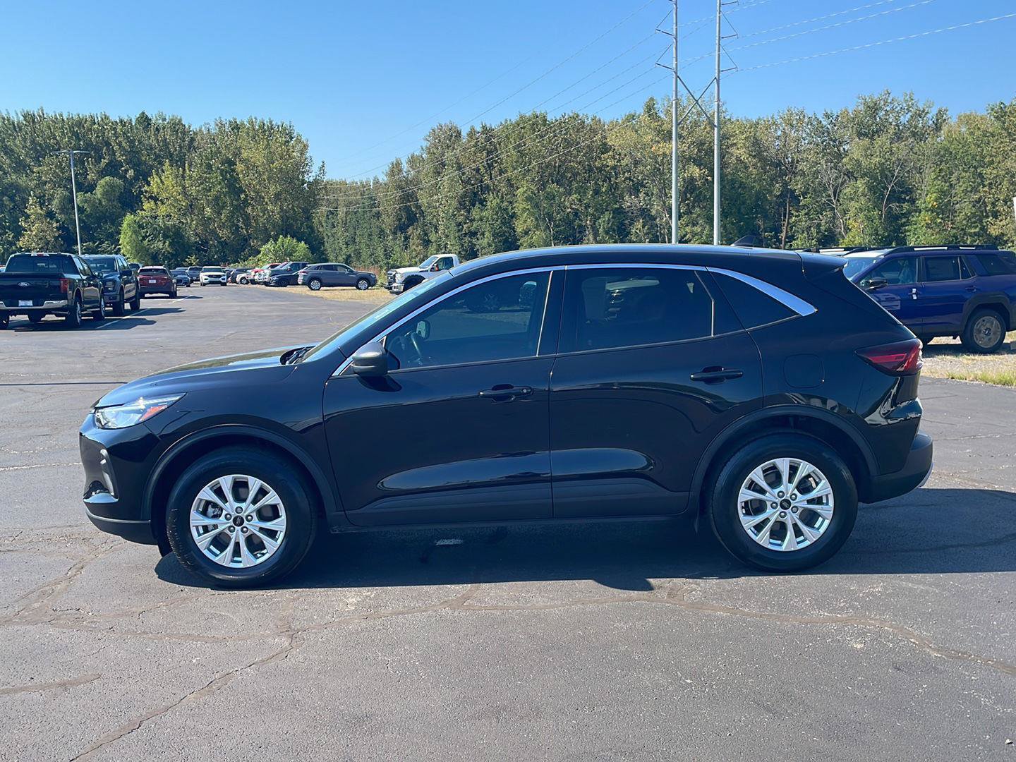 Used 2023 Ford Escape Active w/ Tech Pack #1 AWD/4WD image 2