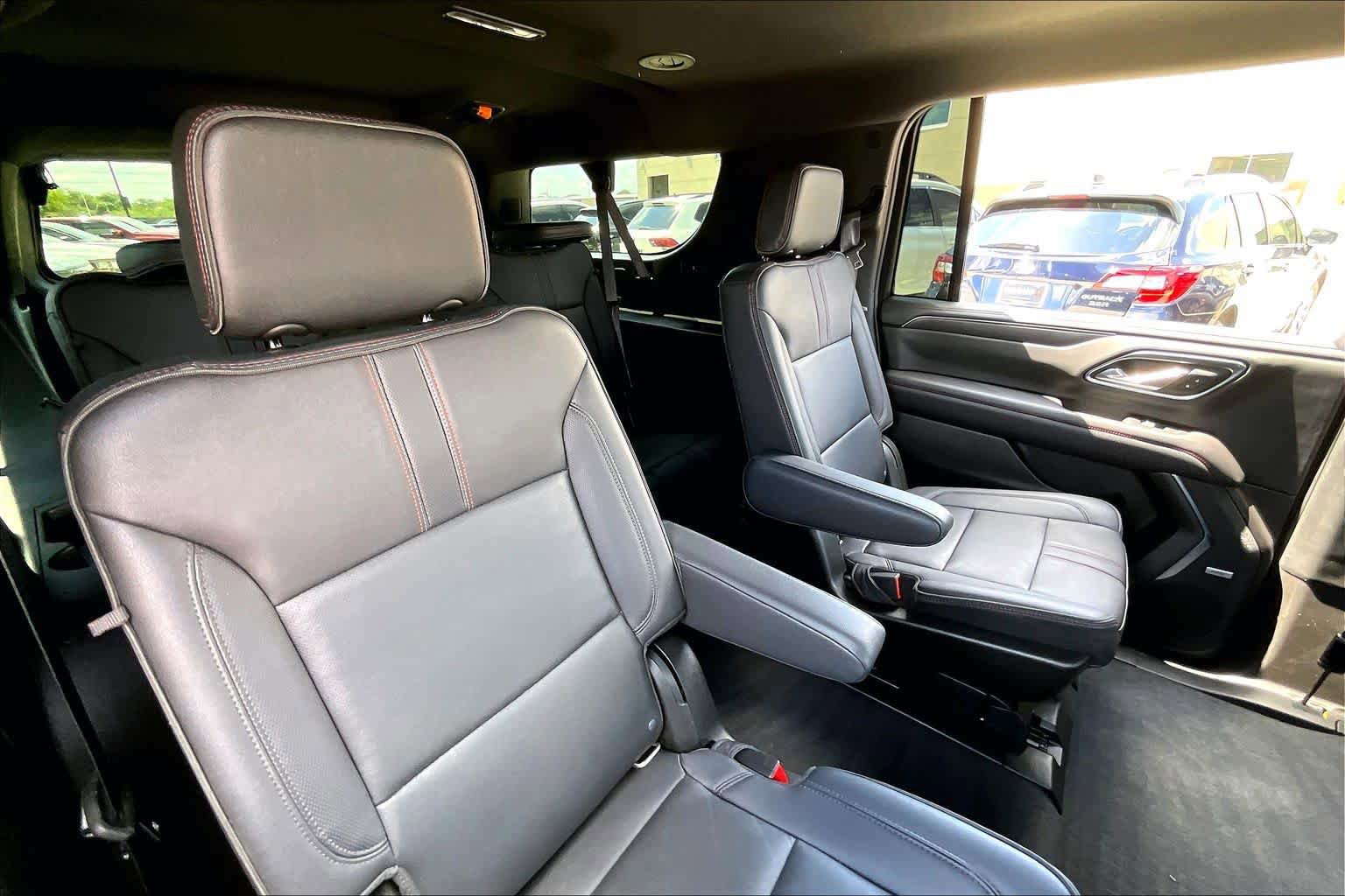 Used 2021 Chevrolet Suburban RST w/ Luxury Package AWD/4WD image 18