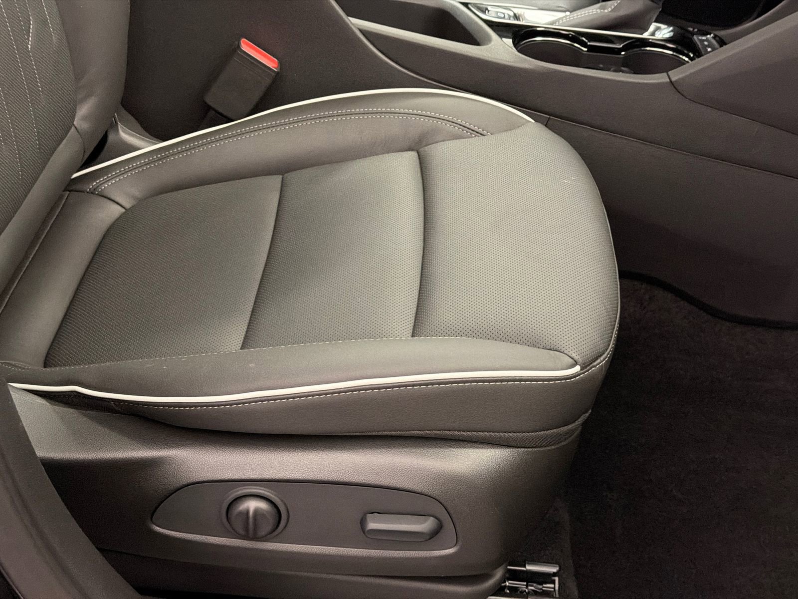 Used 2025 Buick Encore GX Avenir w/ Avenir Technology Package image 12