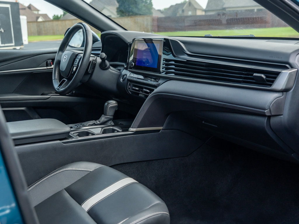 Used 2025 Toyota Camry SE FWD image 18