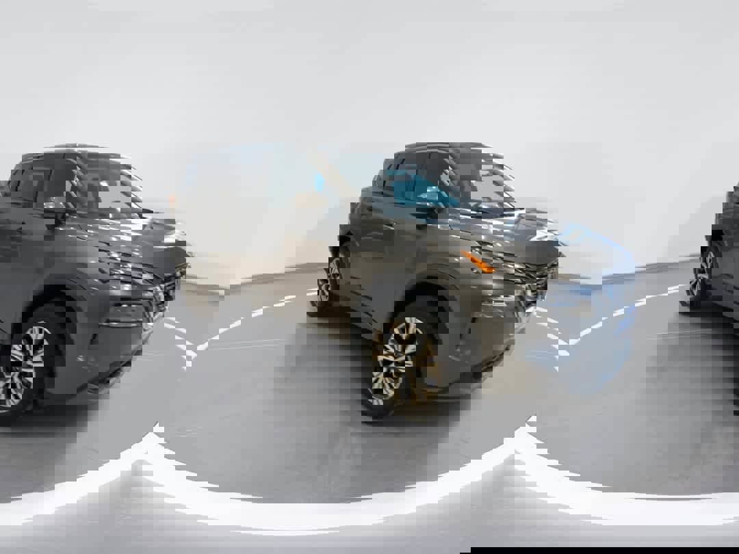 Used 2023 Nissan Rogue SV image 2