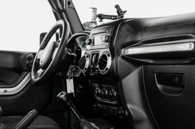 Used 2015 Jeep Wrangler Rubicon w/ Power Convenience Group image 21