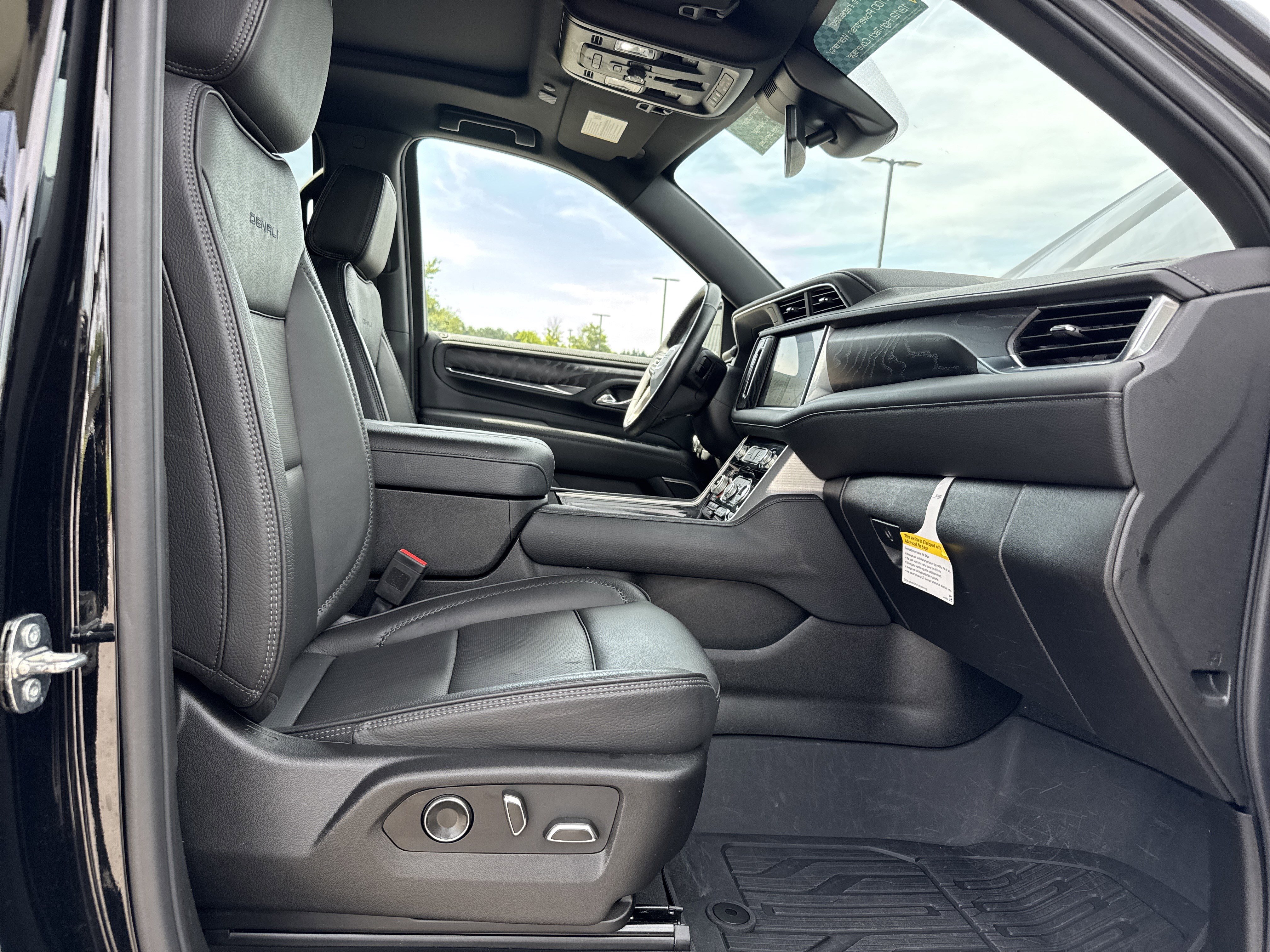 Used 2023 GMC Yukon Denali w/ LPO, Floor Liner Package AWD/4WD image 33