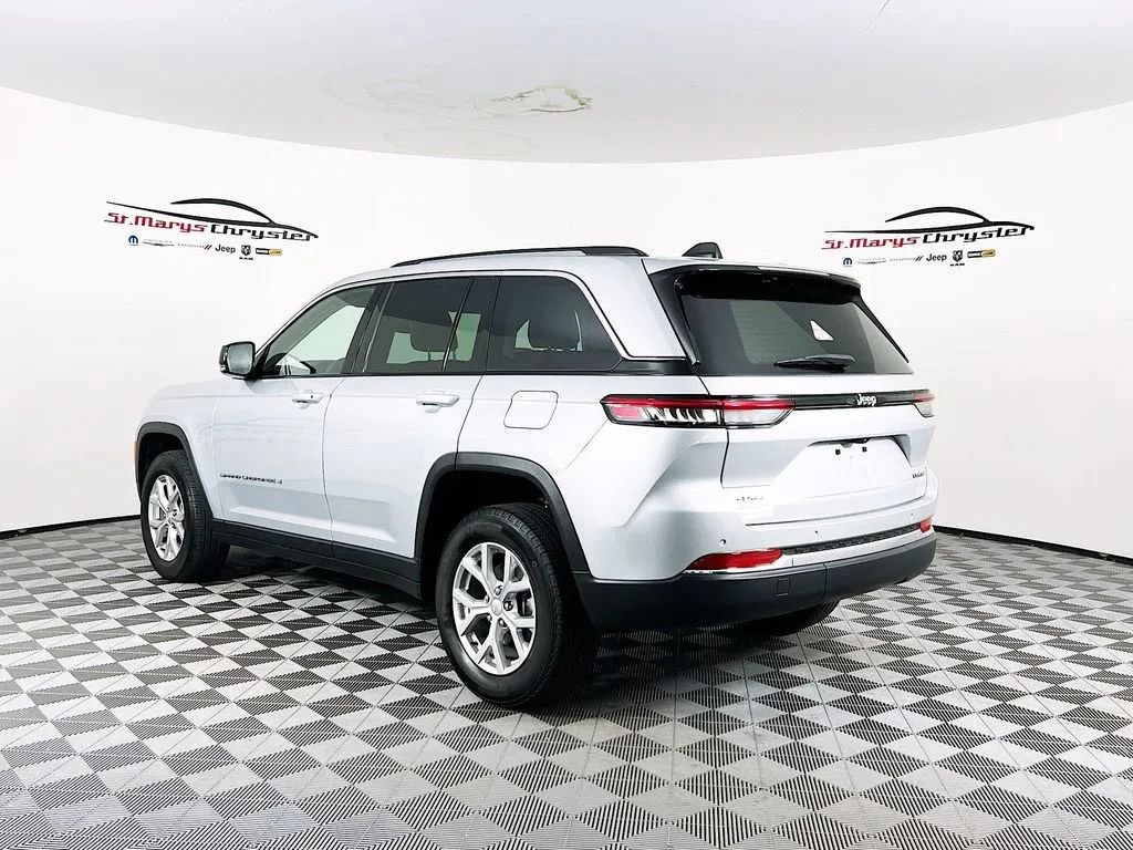 Used 2023 Jeep Grand Cherokee Limited AWD/4WD image 6