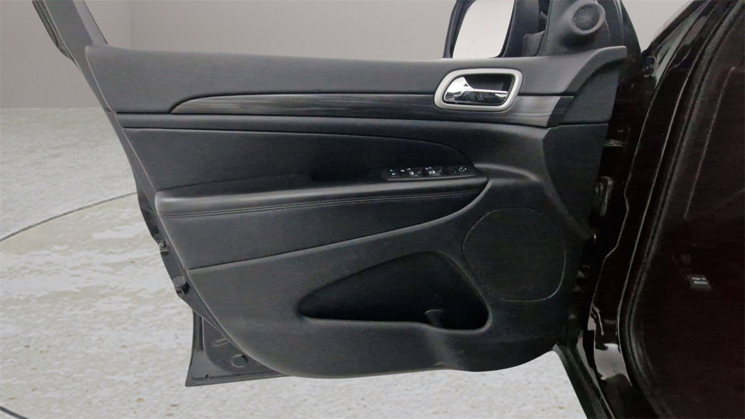 Used 2022 Jeep Grand Cherokee Laredo X image 24