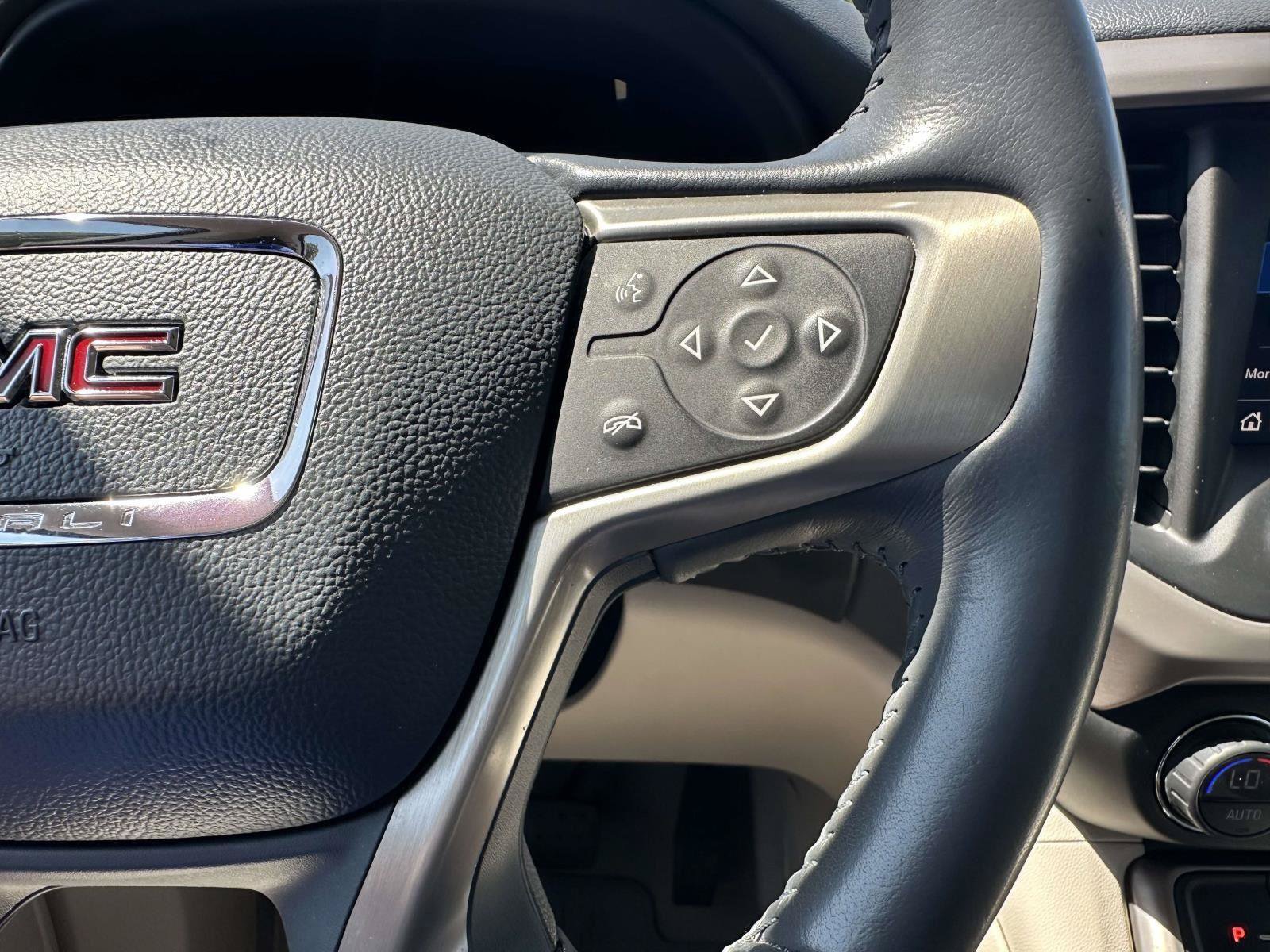 Used 2021 GMC Acadia Denali w/ Denali Technology Package FWD image 14