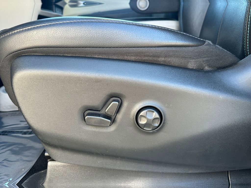 Used 2021 Chrysler Pacifica Touring-L w/ Uconnect Theater Family Group image 16