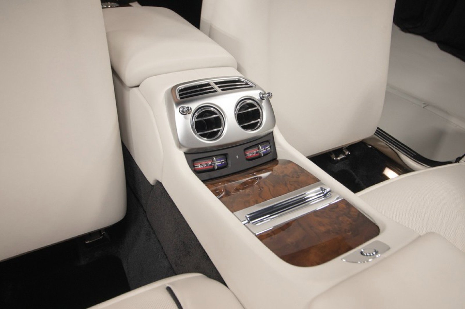 Used 2017 Rolls-Royce Dawn image 44