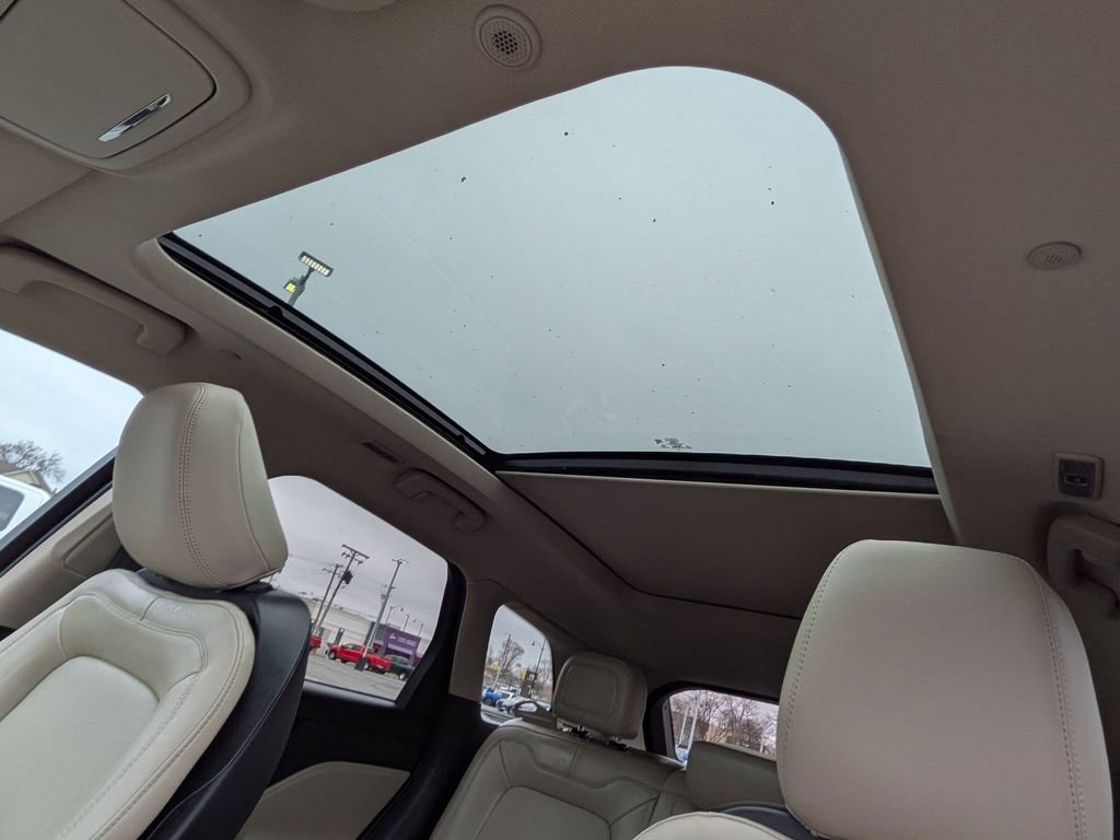 Used 2025 Lincoln Corsair Grand Touring w/ Towing Package image 12