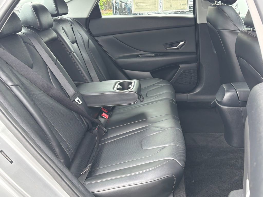 Used 2023 Hyundai Elantra Limited FWD image 11