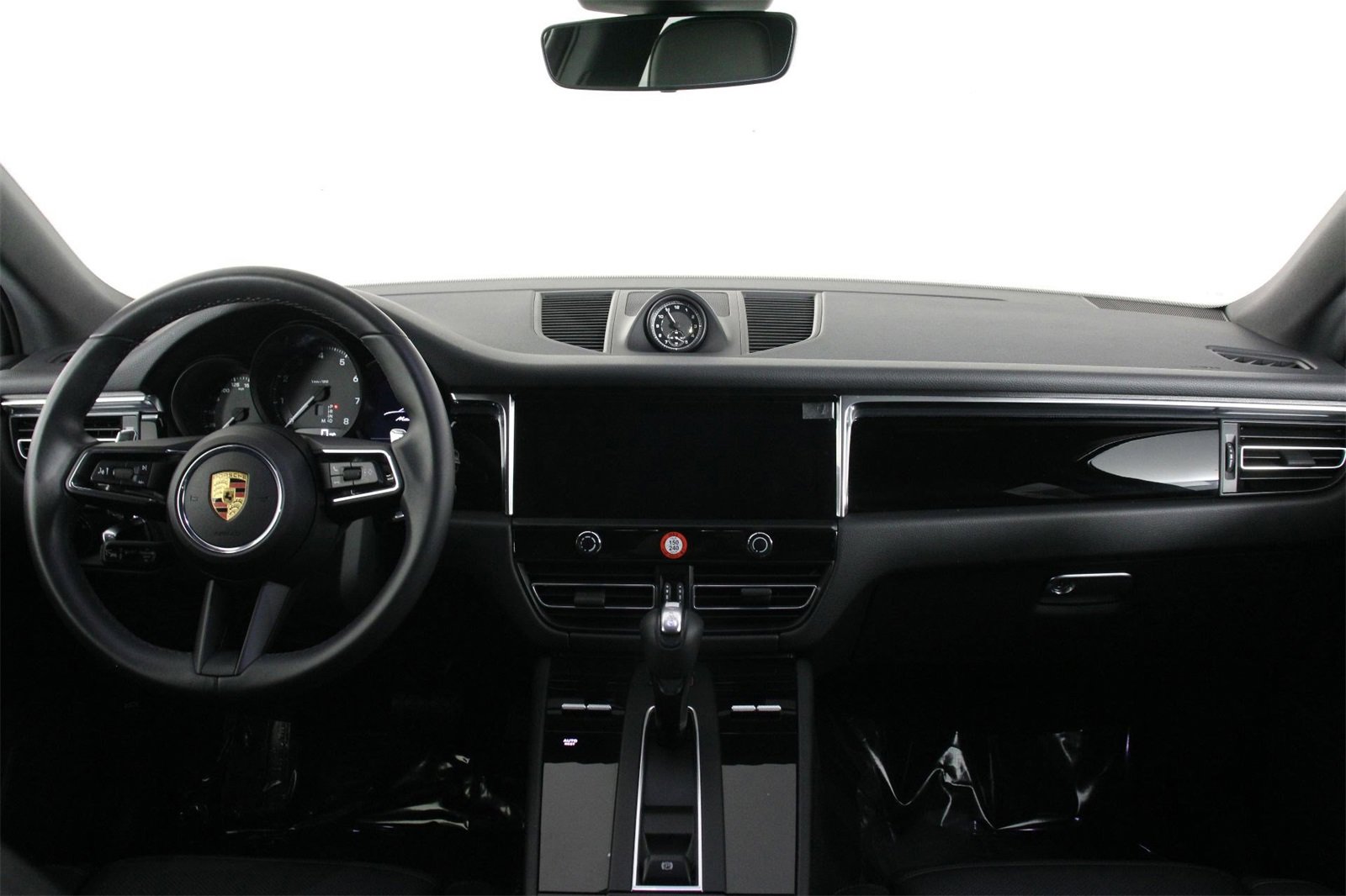 Used 2025 Porsche Macan image 11