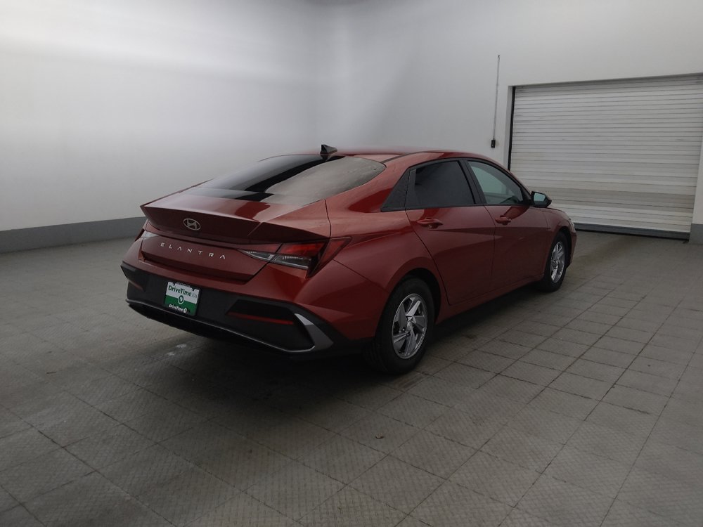 Used 2024 Hyundai Elantra SE FWD image 9