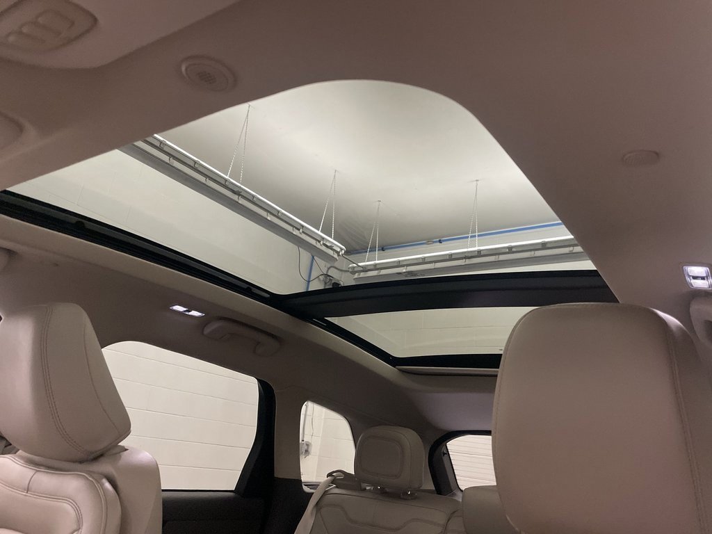 Used 2022 Lincoln Corsair Reserve w/ Equipment Group 201A image 13