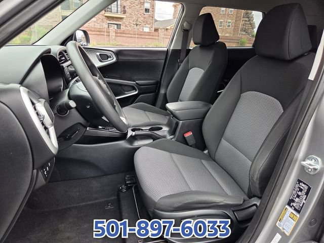 Used 2023 Kia Soul LX w/ LX Technology Package FWD image 9
