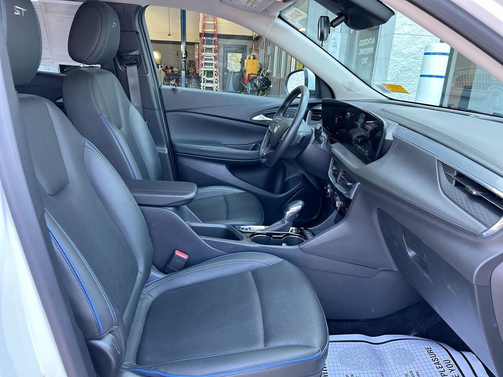 Used 2025 Buick Encore GX Sport Touring w/ Advanced Technology Package AWD/4WD image 27