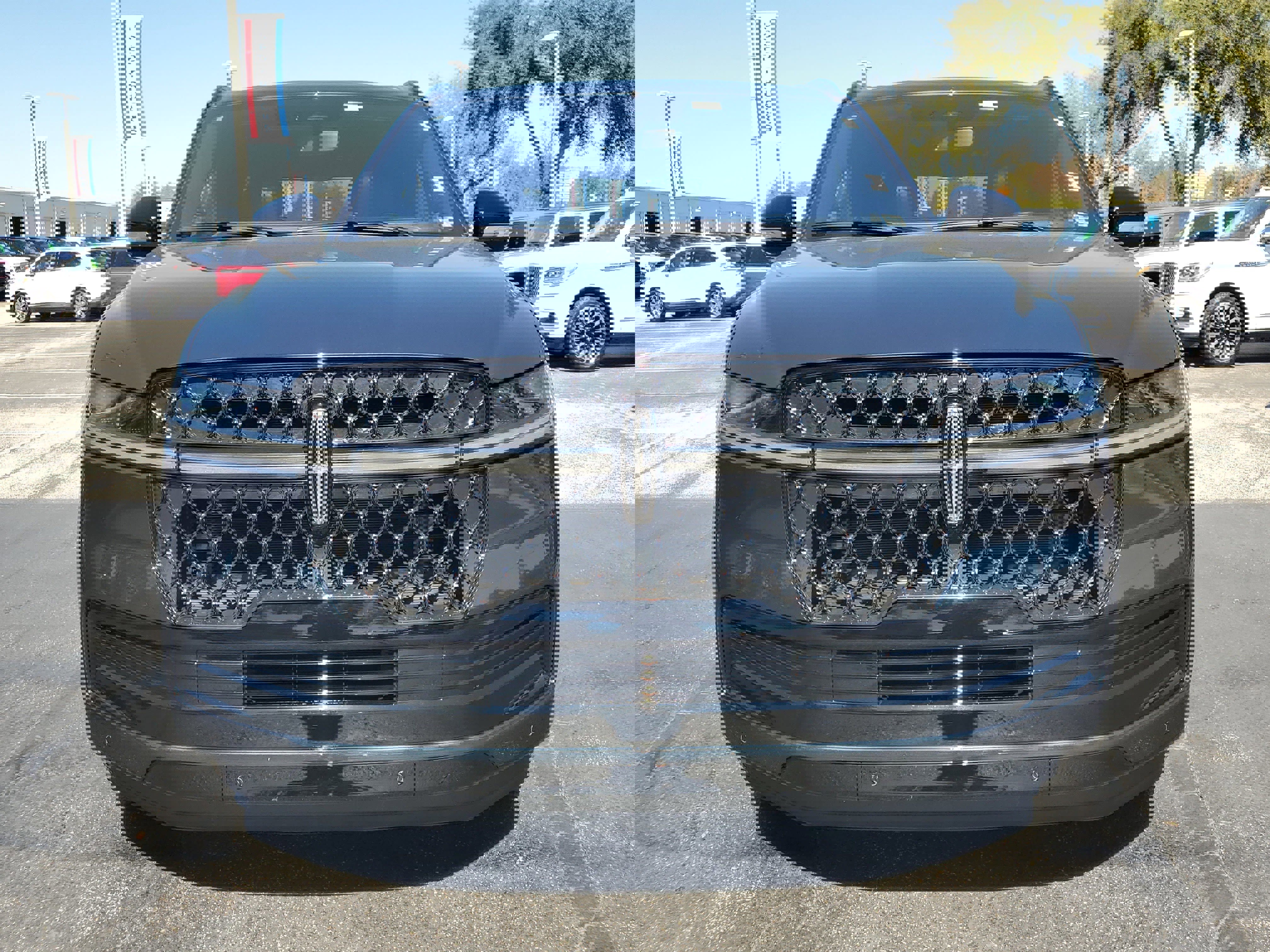 Used 2025 Lincoln Navigator L Reserve w/ Jet Appearance Package image 2